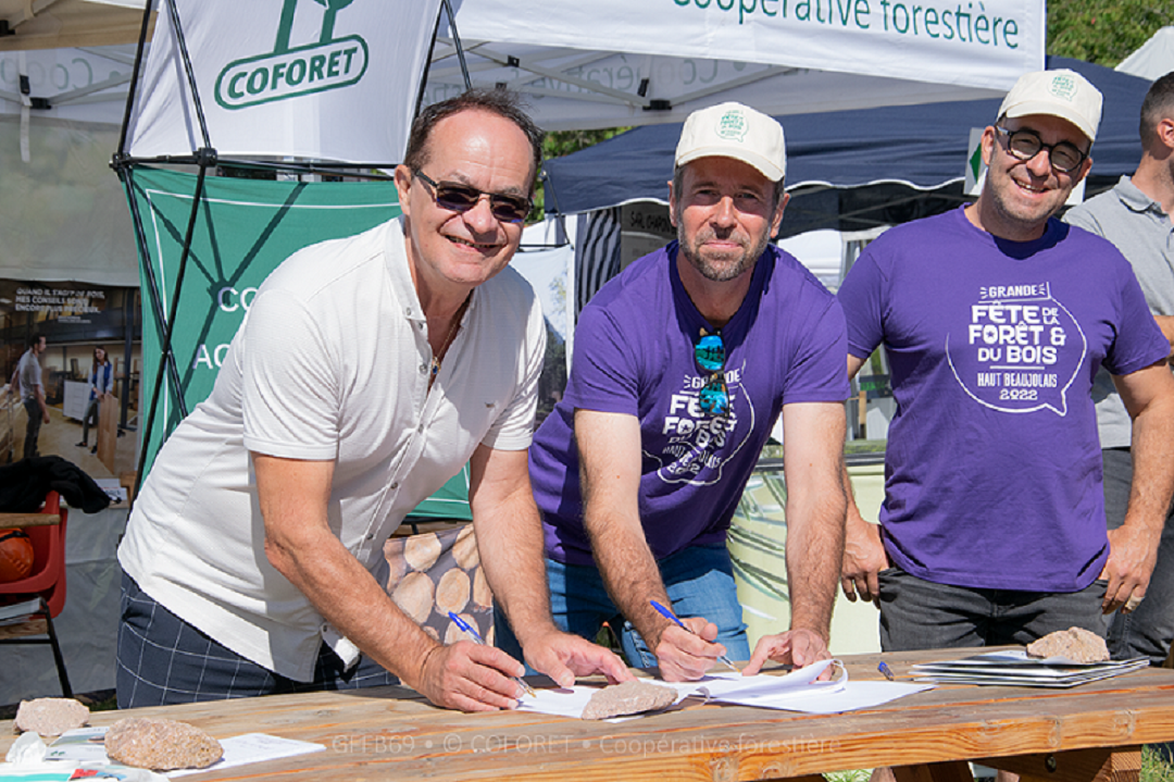 Signature de la convention entre la MFR de Lamure sur Azergues et COFORET - Coopération forestière